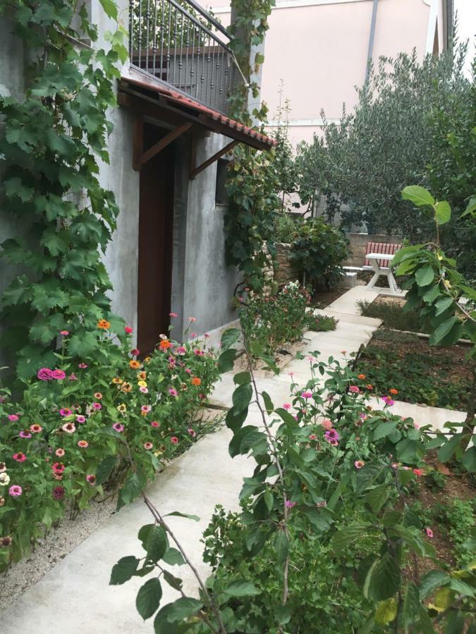 Apartmani Anka Gornji Karin Exterior foto